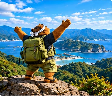 熊五郎が山の上で両手を上げているイメージ