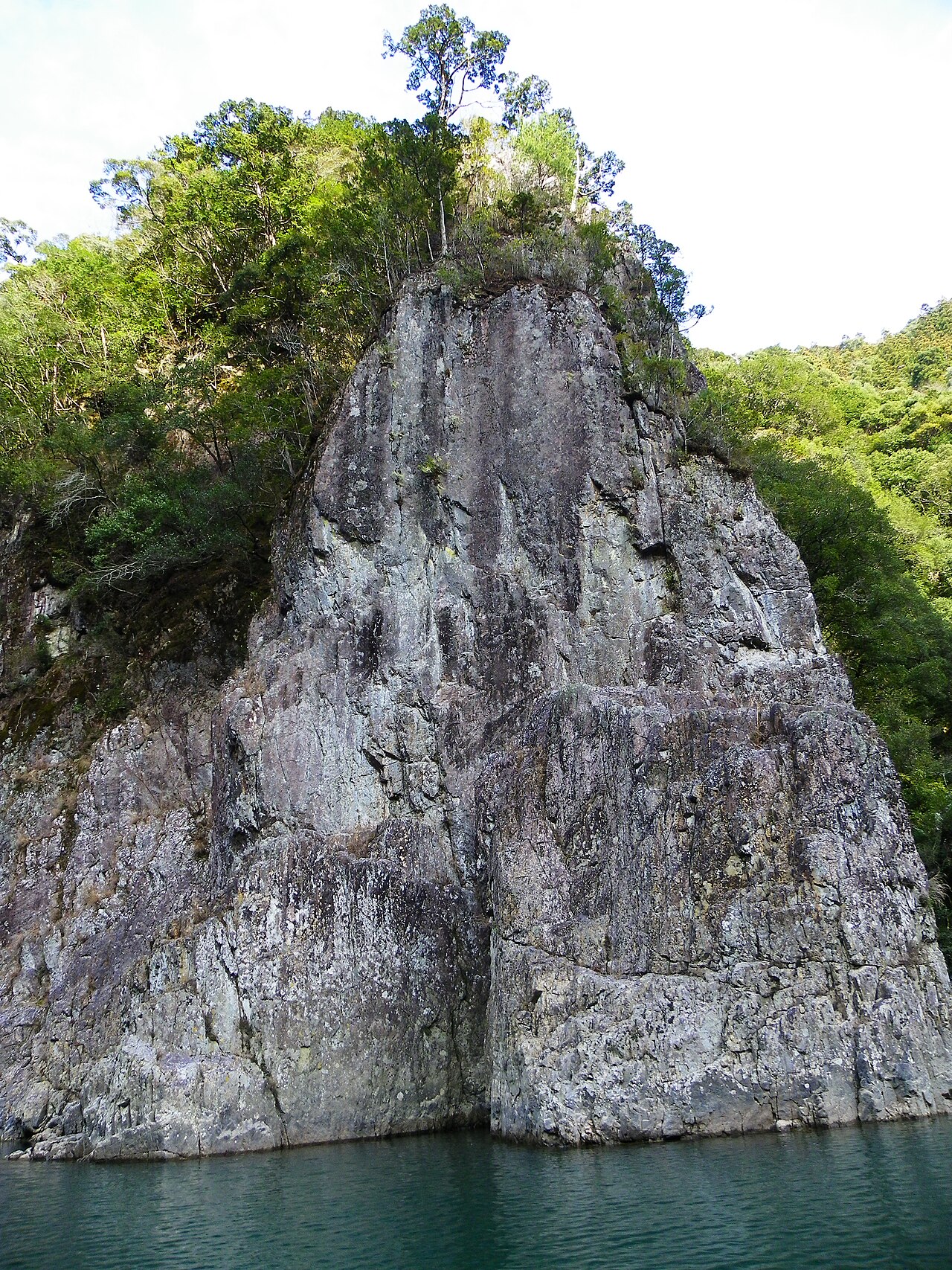 瀞峡の墜落岩